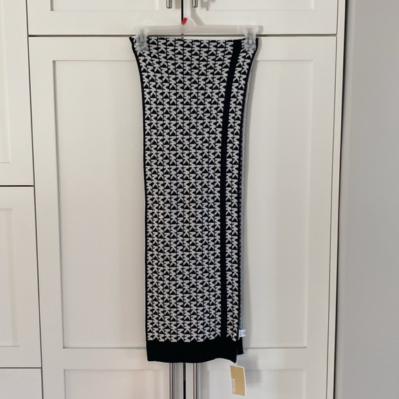 MICHAEL Michael Kors Scarf - Picture 5 of 5